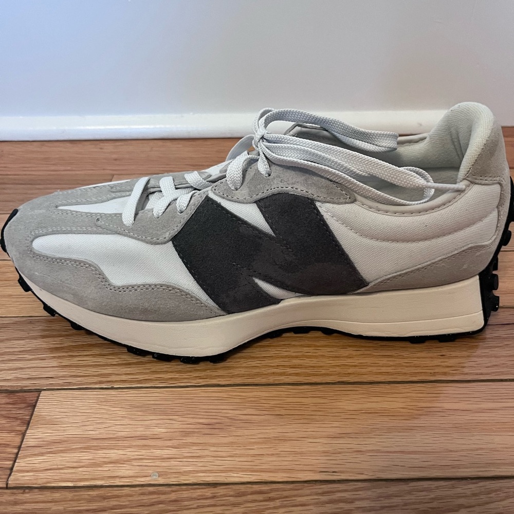 New Balance Men's 327 Nimbus Cloud Gray and white sneakers sz 11.5 rarely worn